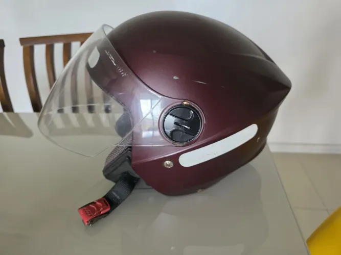 Capacete Aberto Vinho