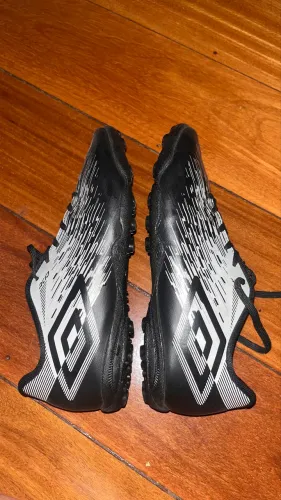 Chuteira society Umbro | Tam BR 40