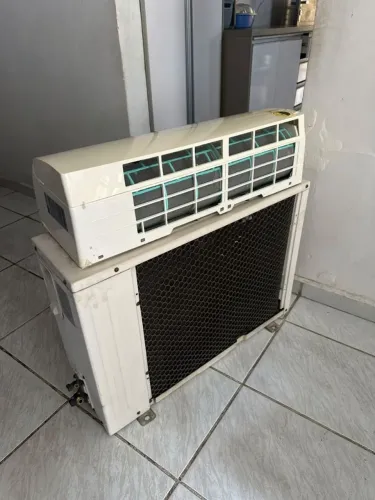 Vendo split Springer de 9000 BTUs estado de nova , bem conservada !!!!
