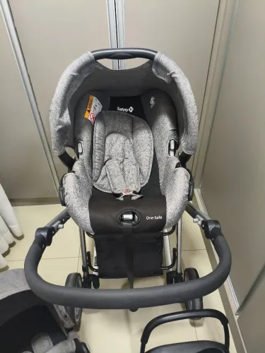 Carrinho de Bebê + Bebê Conforto Safety 1st Mobi Travel System
