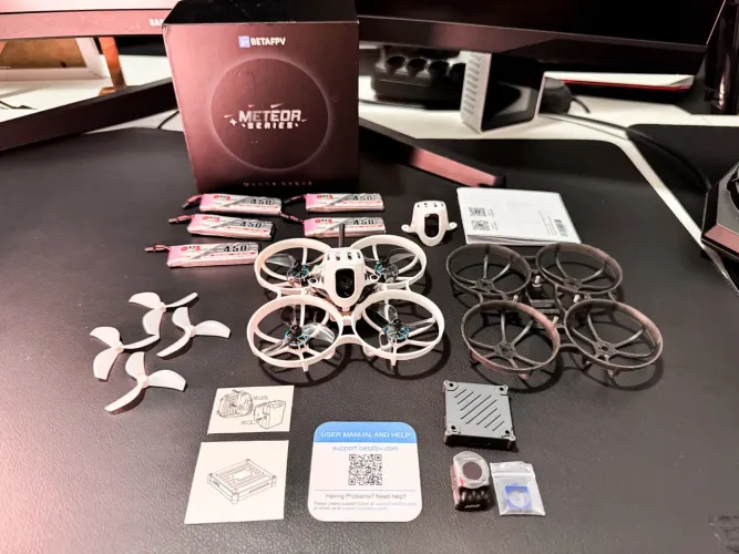 Drone BETAFPV Meteor75 Pro - Kit com acessórios e peças extras