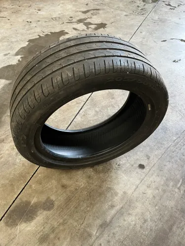 Pneu Pirelli aro 17 (uma unidade)