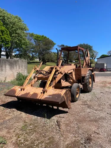 Retroescavadeira Case 580H Ano 1989