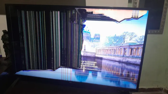 TV LG SMART 50 POLEGADAS TELA QUEBRADA