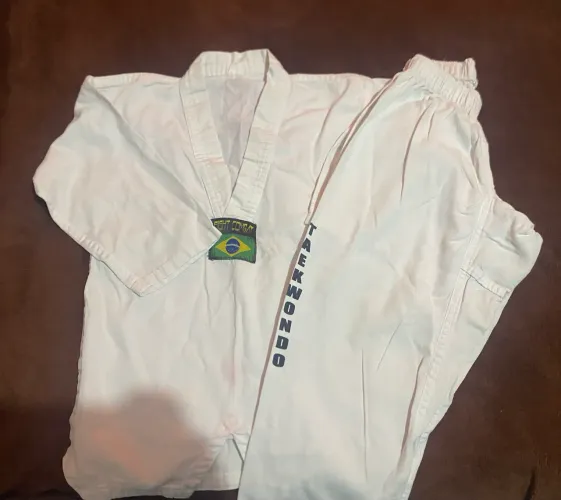 Kimono infantil Taekwondo tamanho 6 anos usado