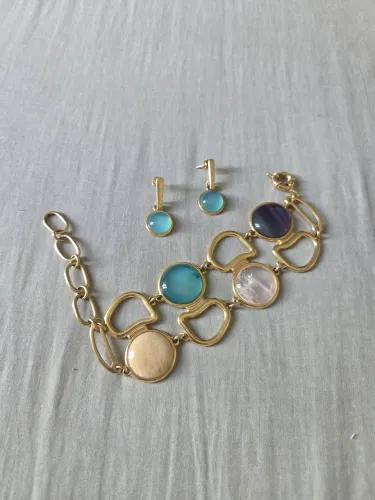 Conjunto de pulseira e brincos em pedras naturais