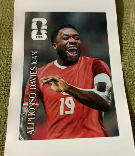 Figurinha Copa 2026 Alphonso Davies no Rótulo original