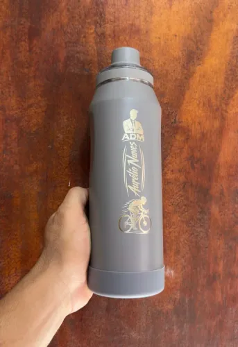 Garrafa térmica + Gravação a laser do seu jeito!