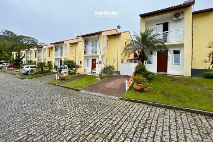 Casa à venda, dois quartos, Praça da Furunfa, Nova Friburgo - RJ