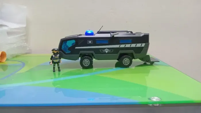 PLAYMOBIL POLICIA VEÍCULO COMANDO ELITE - LUZ E SOM. COLECIONE