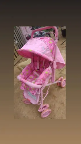 Carrinho de bebê para venda todo rosa ?