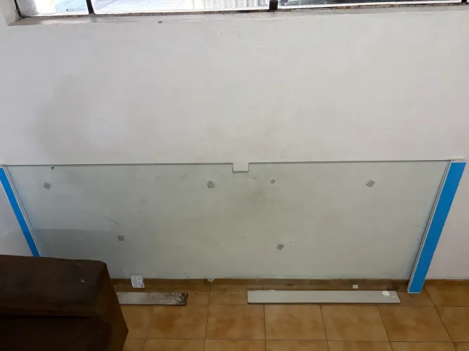PORTA DE VIDRO PIVOTANTE 90x210 NOVA**