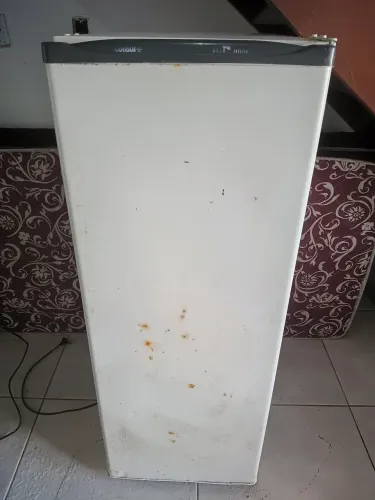 Consul slim freezer
