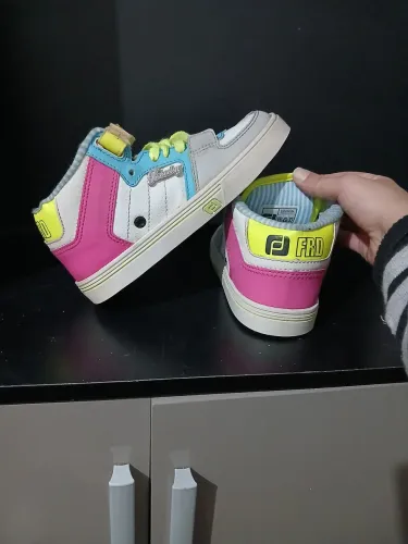 Tenis Freeday colorido tamanho 35 novo