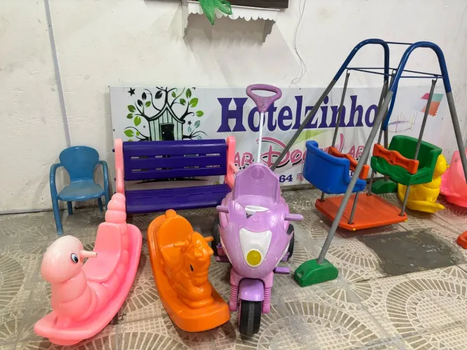 Vendo móveis e brinquedos
