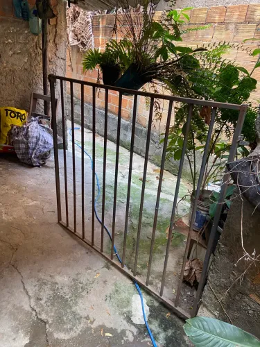 Vendo portão de ferro