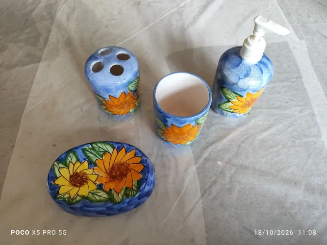 Kit Jogo De Banheiro Lavabo Cerâmica Girassol 4 Peças Saboneteira Porta Escova