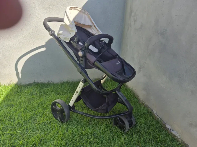 Carrinho de bebê + Moisés + bebê conforto 
