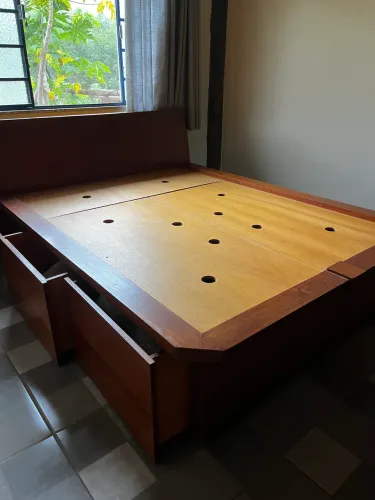 Cama de casal com gavetões 