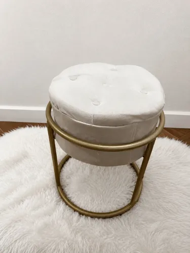 vende-se puff para penteadeira na cor dourado e bege 