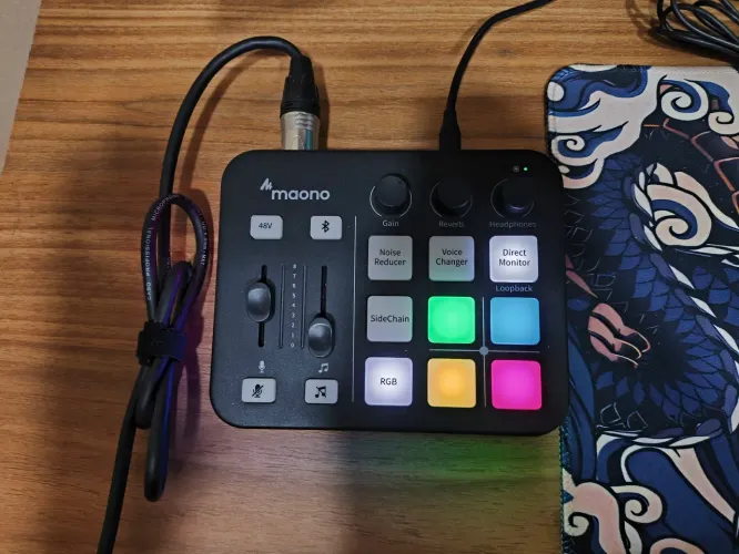 Mesa de som Maono Caster G1 Neo RGB preta