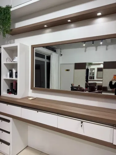 Estante, penteadeira e prateleira