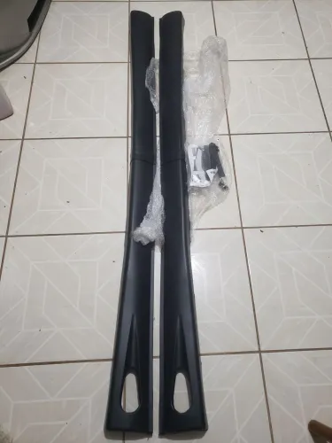 Par de spoilers laterais aerodinâmicos