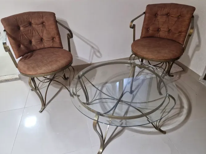 Poltronas e mesa de centro