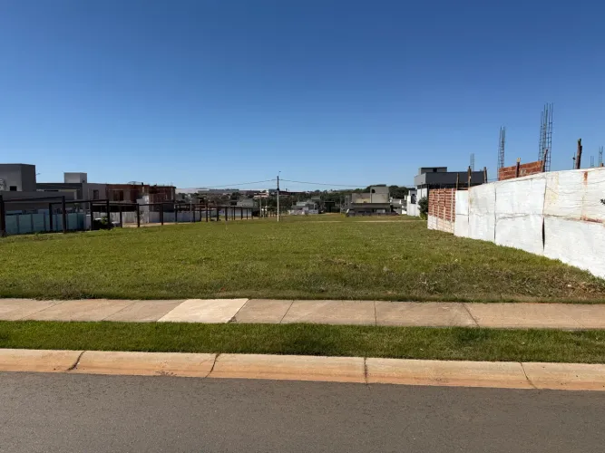 Lote em condomínio pq ville quaresmeira