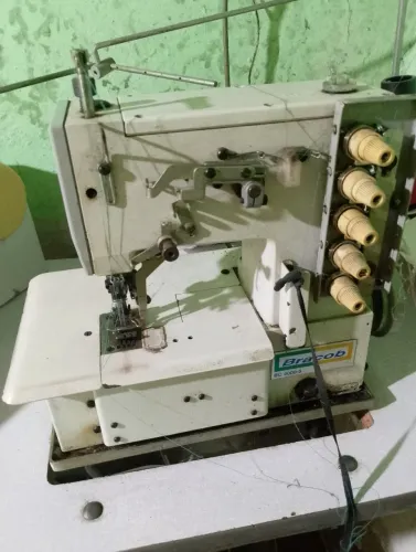 Máquina de costura Galoneira 5 fios valor 1800 vai de brinde 2 aparelho de viés