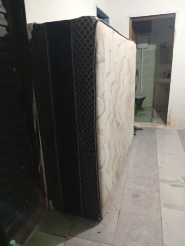 Colchão Titânio de Casal, semi box, plataforma acoplada nele.