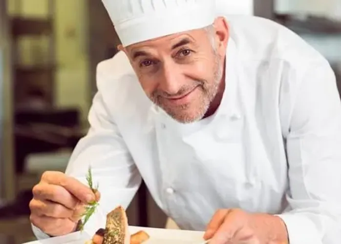 VAGA DE COZINHEIRO OU COZINHEIRA / RJ 