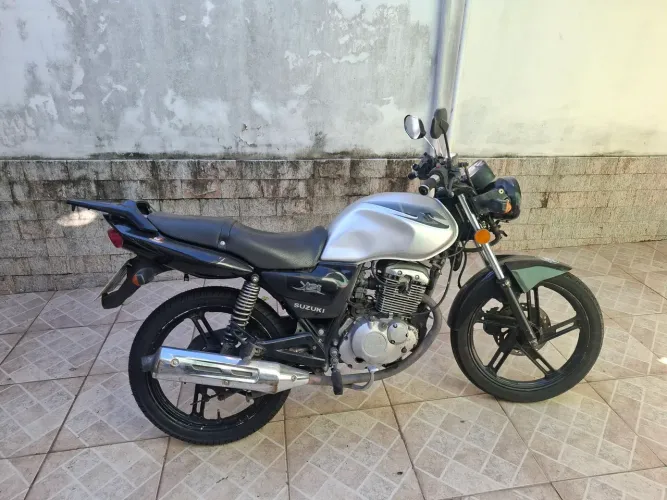 Suzuki GSR 125 S ANO 2014