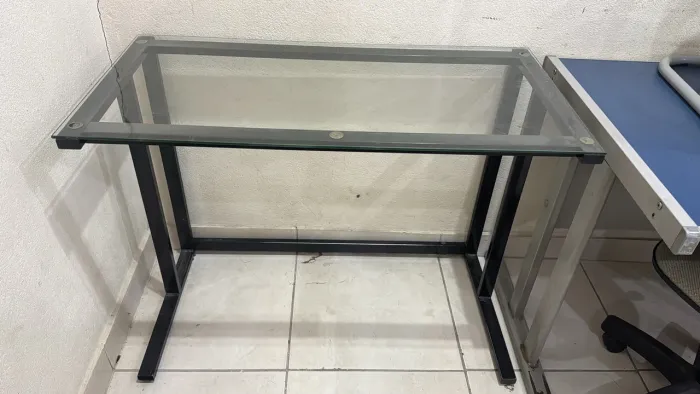 Escrivaninha de vidro