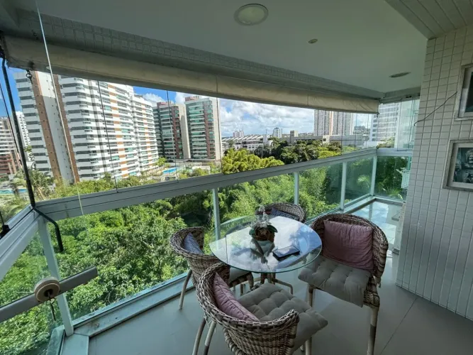 Laguna - Alphaville 1, 80 m², 2 Quartos com Dependência e Piscina com Vista para área de p