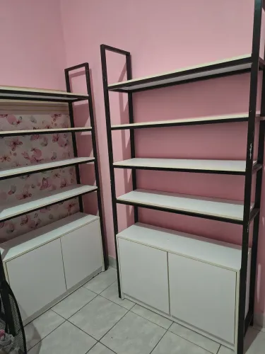 Prateleiras em MDF e ferro galvanizado