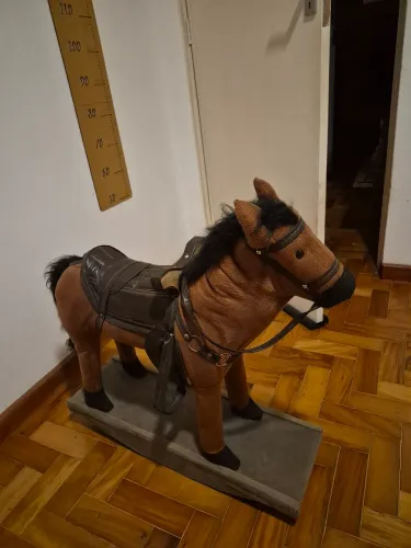 Cavalinho de balanço grande
