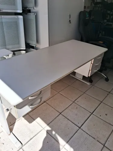 Mesa de 1.60x0.73x0.65 com 5 gavetas