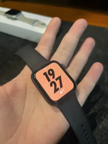 Apple Watch Series 4 44mm GPS com pulseira