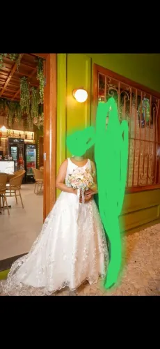 Vendo vestido de noiva...