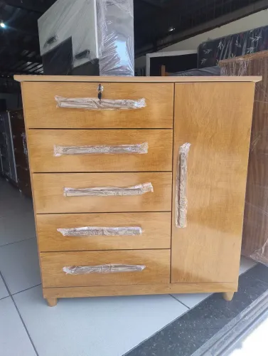 CÔMODA SAPATEIRA.