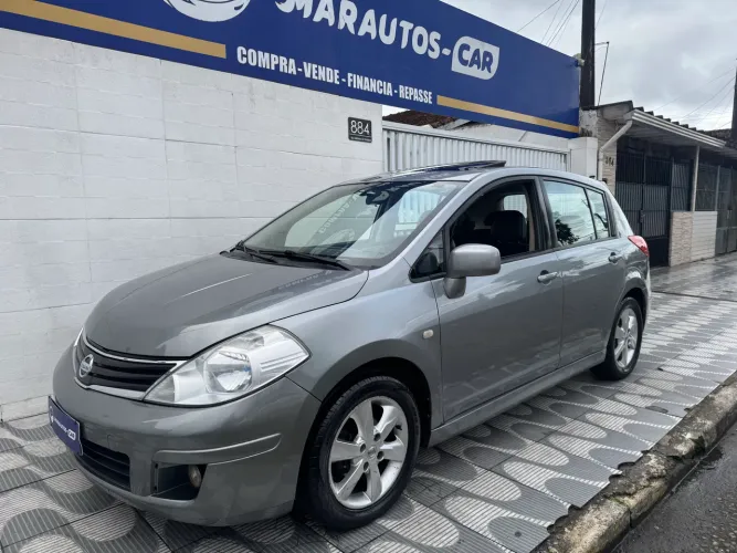 Nissan Tiida SL 1.8/1.8 Flex 16V Aut. 2012