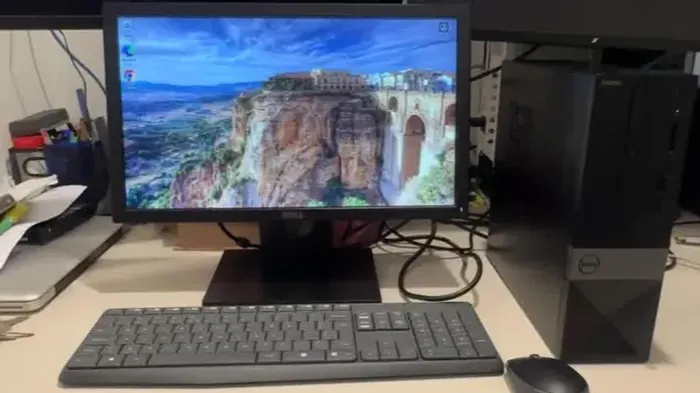 Computador Dell Vostro 3470 + Monitor Dell 18,5