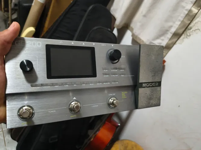 Pedaleira MOOER GE200