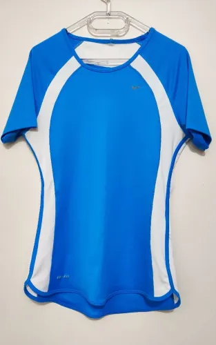 Camiseta Nike azul baby look PP