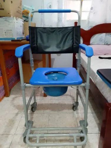 Cadeira de rodas de banho
