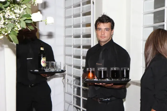 Garçons, Copeiro, Barman, Fritadeira Niterói e São Gonçalo