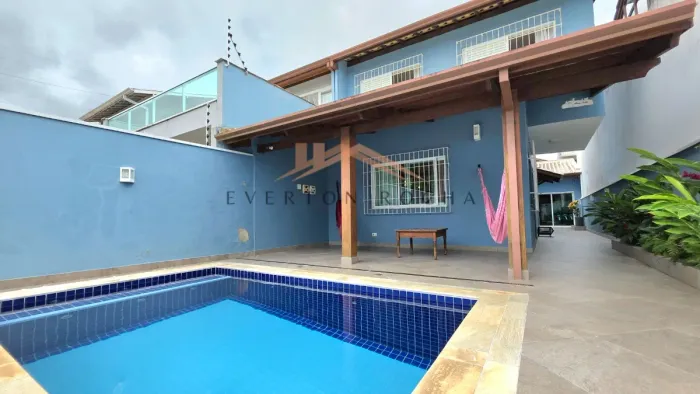 Casa à venda na praia de Juquehy com 3 quartos e piscina aquecida