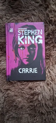 Livro Carrie a estranha