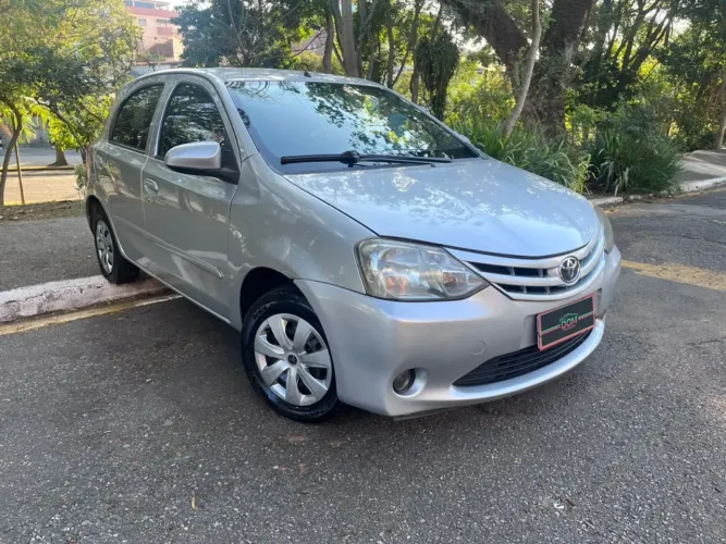 Toyota Etios 1.3 Flex 16V 5P Mec. 2014